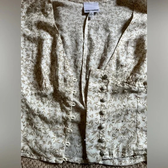 SKYLAR + MADISON 💯 Rayon Cream Cropped Long Sleeve Floral Button-Up Blouse - Picture 7 of 12